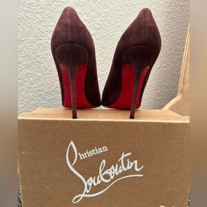 Christian Louboutin Suede Pumps, size 39